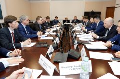 Алексей Текслер провел заседание Программного комитета Международного форума по возобновляемой энергетике ARWE 2019 Алексей Текслер провел заседание Программного комитета Международного форума по возобновляемой энергетике ARWE 2019